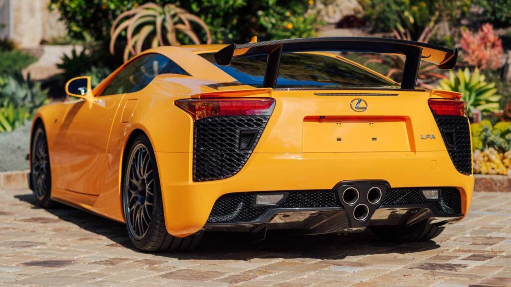 Lexus LFA Nurburgring arrière et échappement