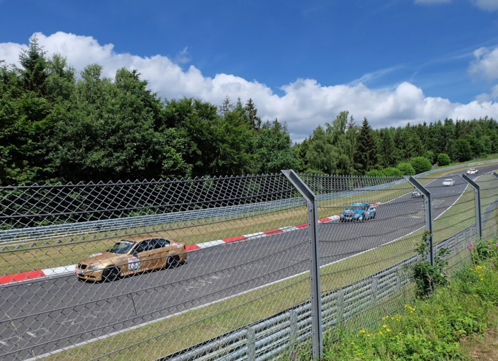 observer les courses au Nürburgring pflanzgarten